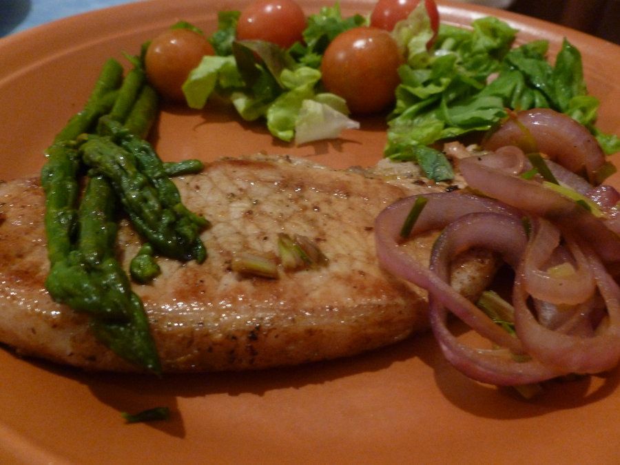 Paleo diet. pork tenderloin, asparagus, onion, tomatoes and lettuce